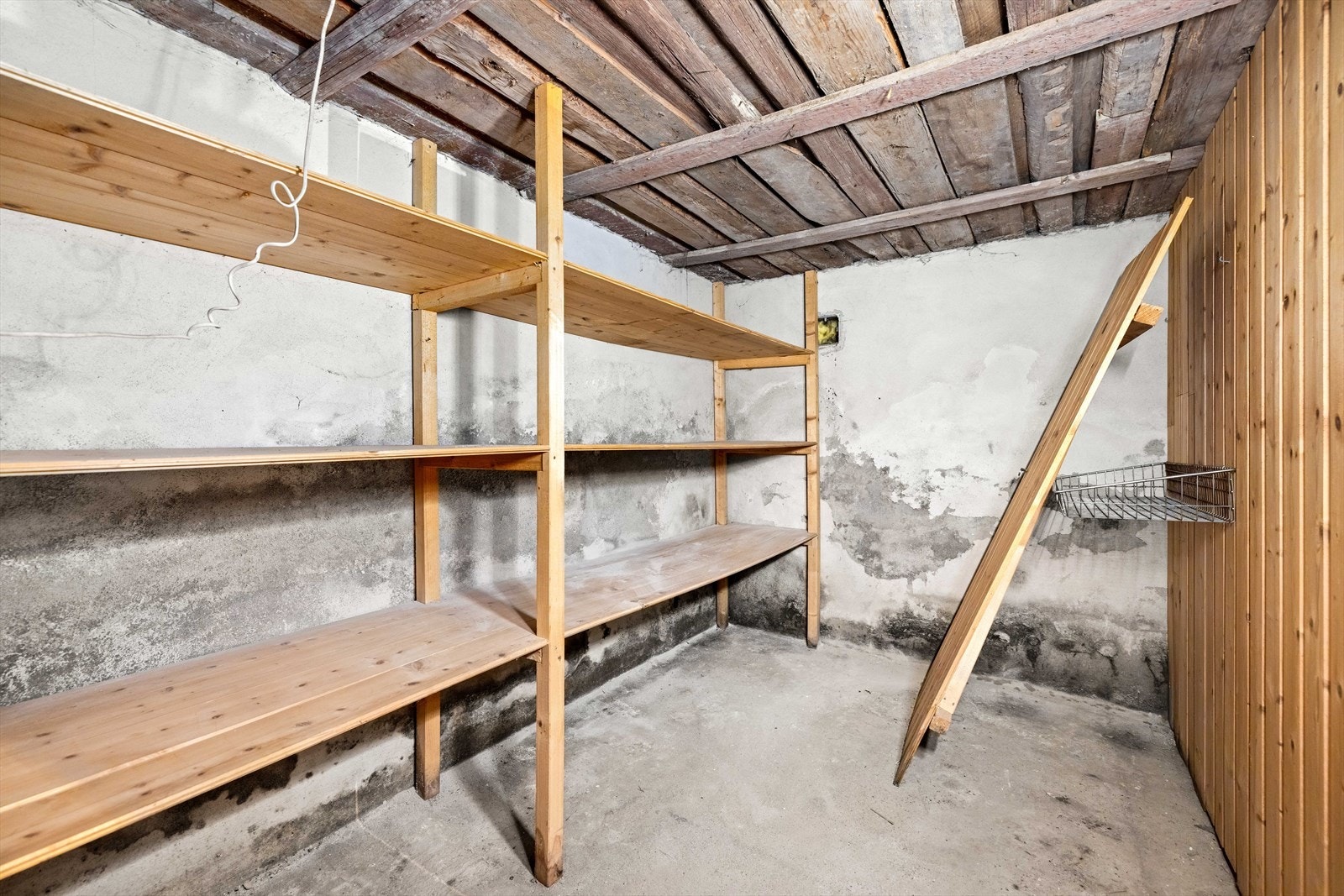 Bod i kjeller. Galleribilde