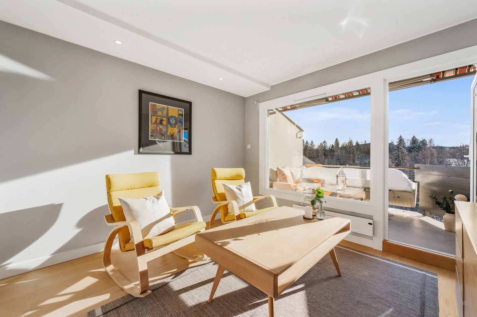 Utgang fra stuen til balkong. Galleribilde