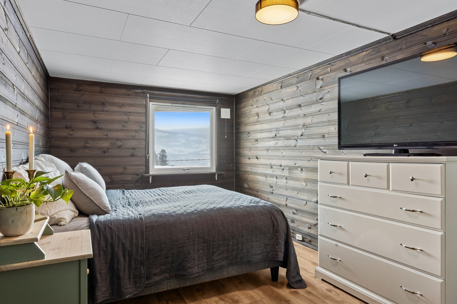 Soverommet har plass til både seng og oppbevaringsløsninger. Galleribilde