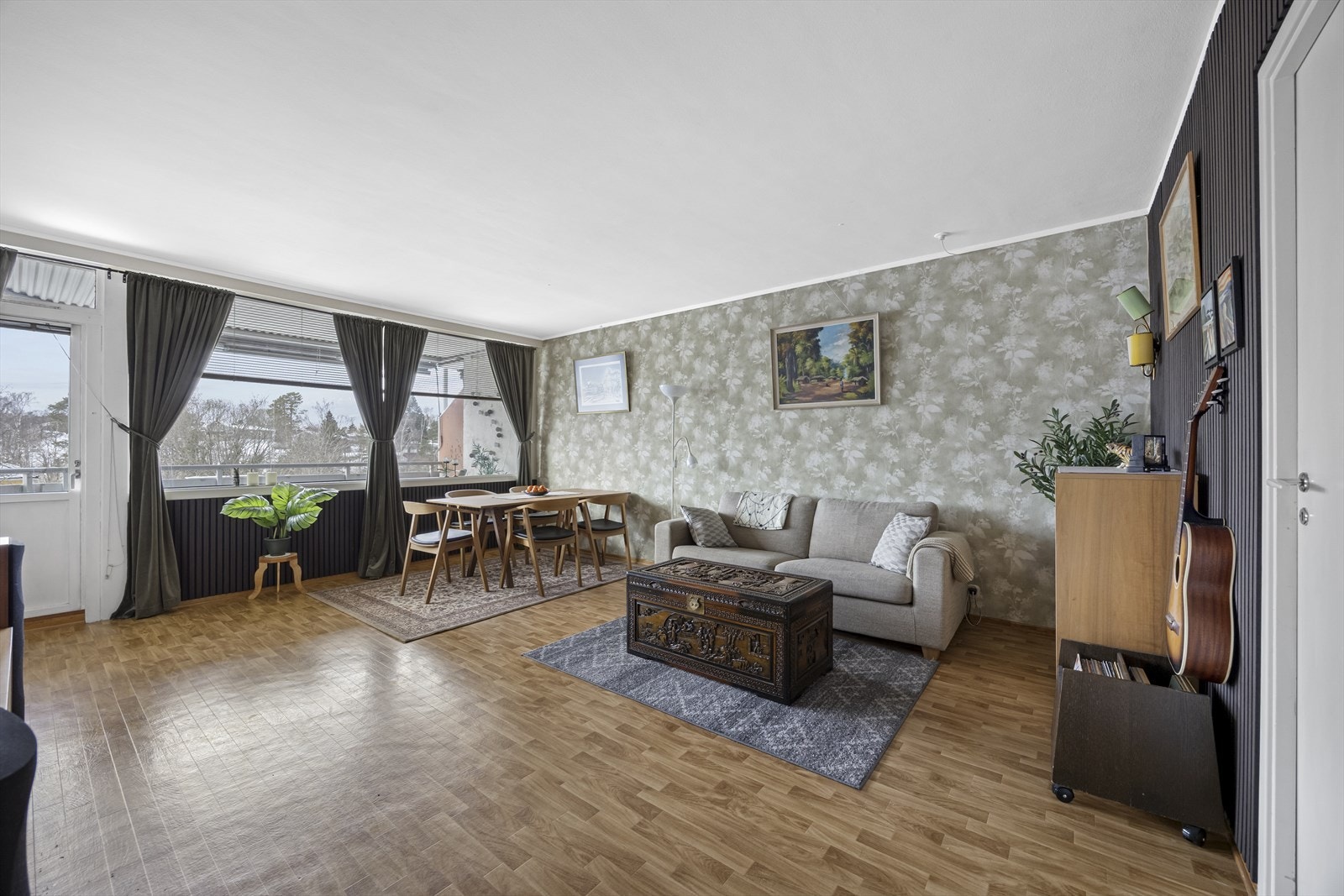 Lys og fin leilighet i veldrevet borettslag på Nyli, med solrik og vestvendt balkong og lettvint adkomst 1,5 etasje opp fra hovedinngang. Galleribilde