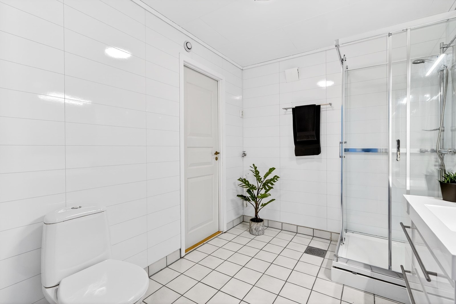 Fra badet har man adkomst til bod i bakkant. Her er det mye muligheter. Galleribilde