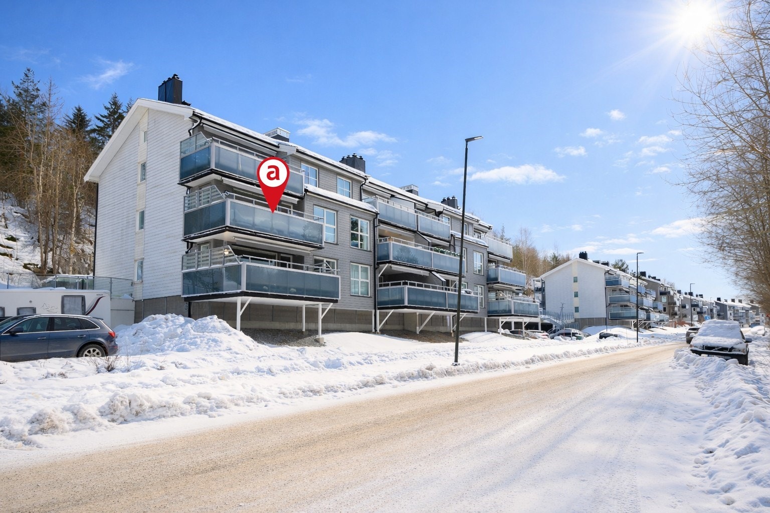 Velkommen til Lurudveien 26E - En flott endeleilighet med utsikt, gode solforhold, heis, garasje og 3 soverom! Galleribilde