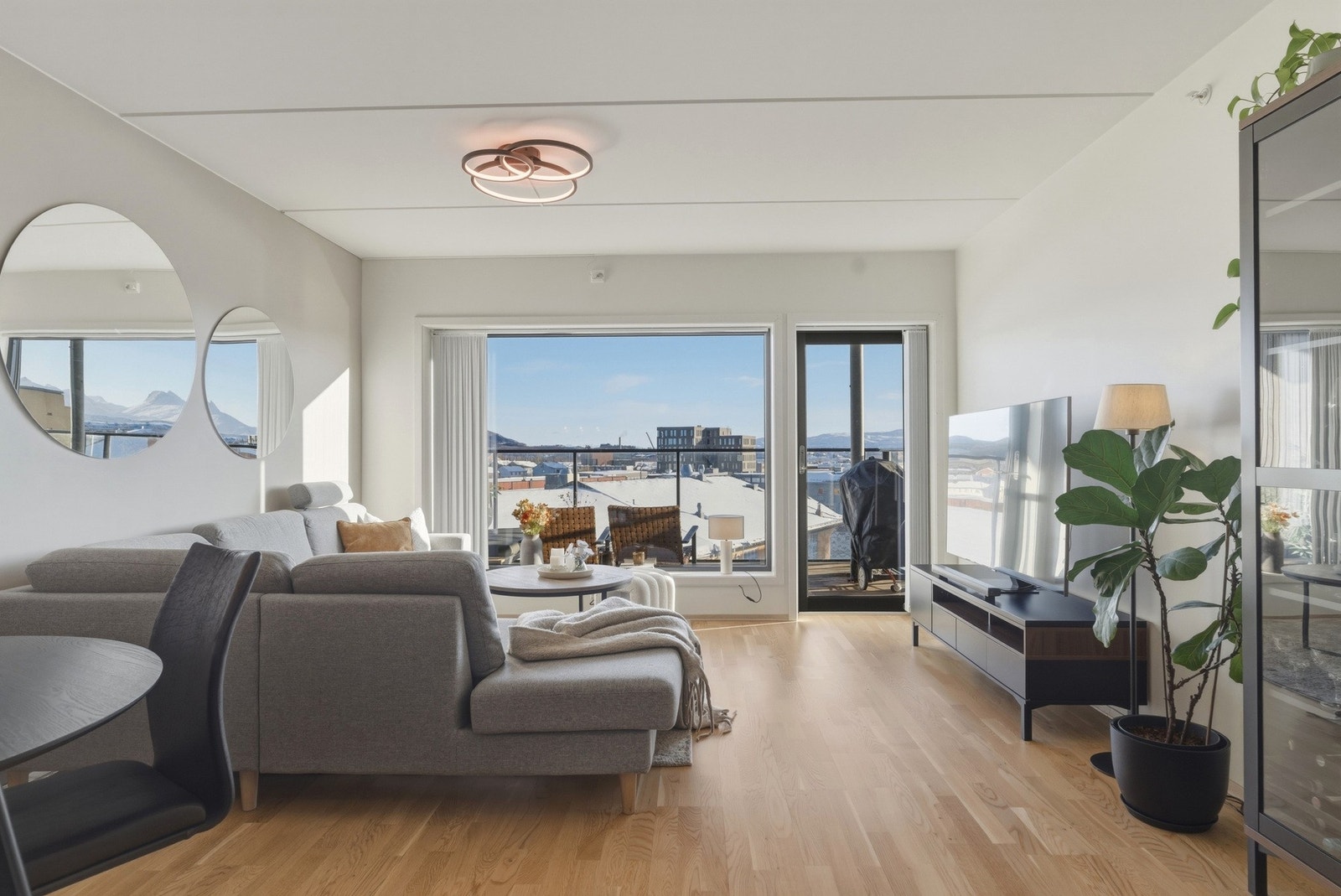 Oppvarmingen av leiligheten skjer ved fjernvarme. Galleribilde