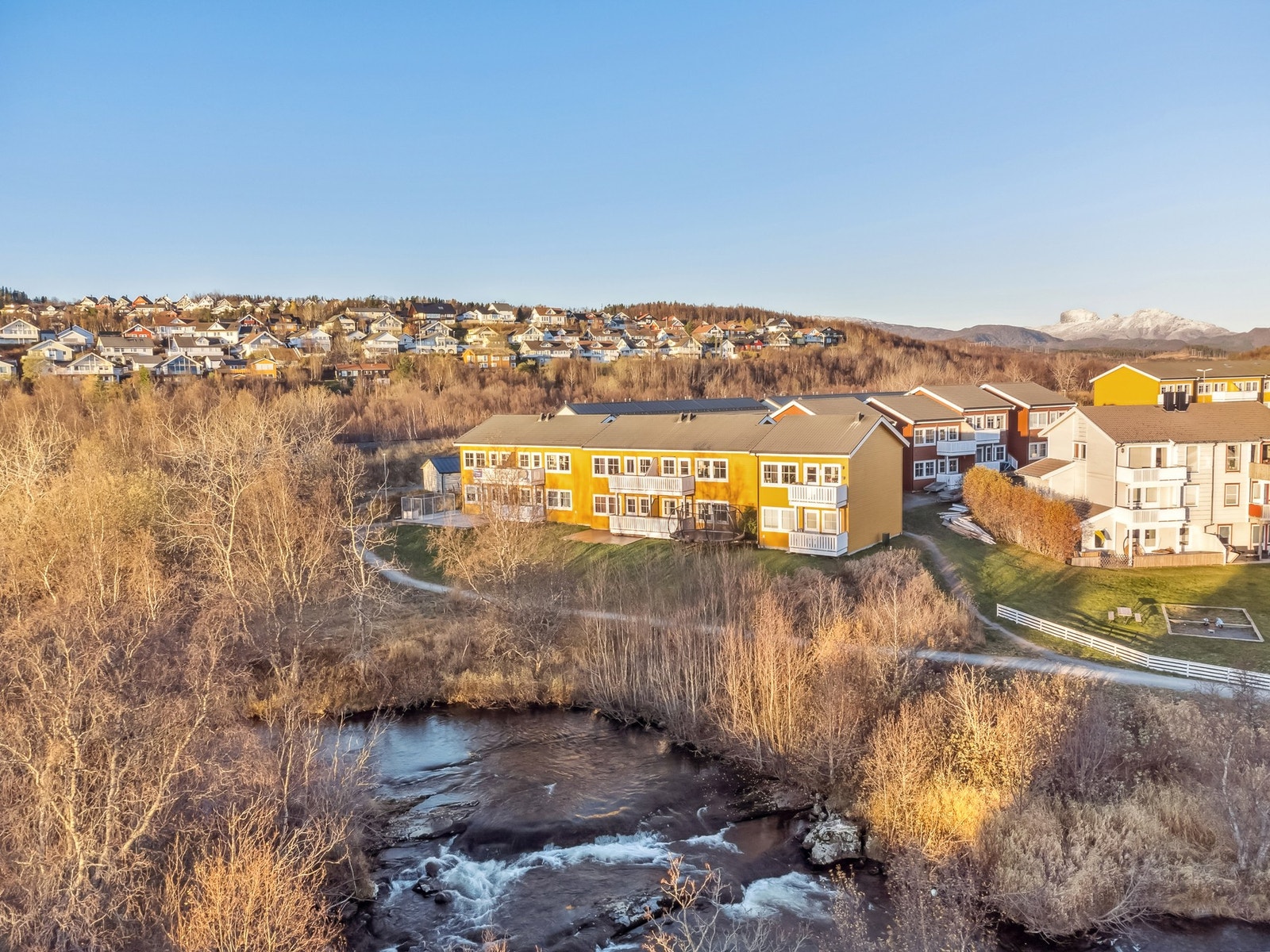 Umiddelbar nærhet til flott turterreng, sommer som vinter! Galleribilde