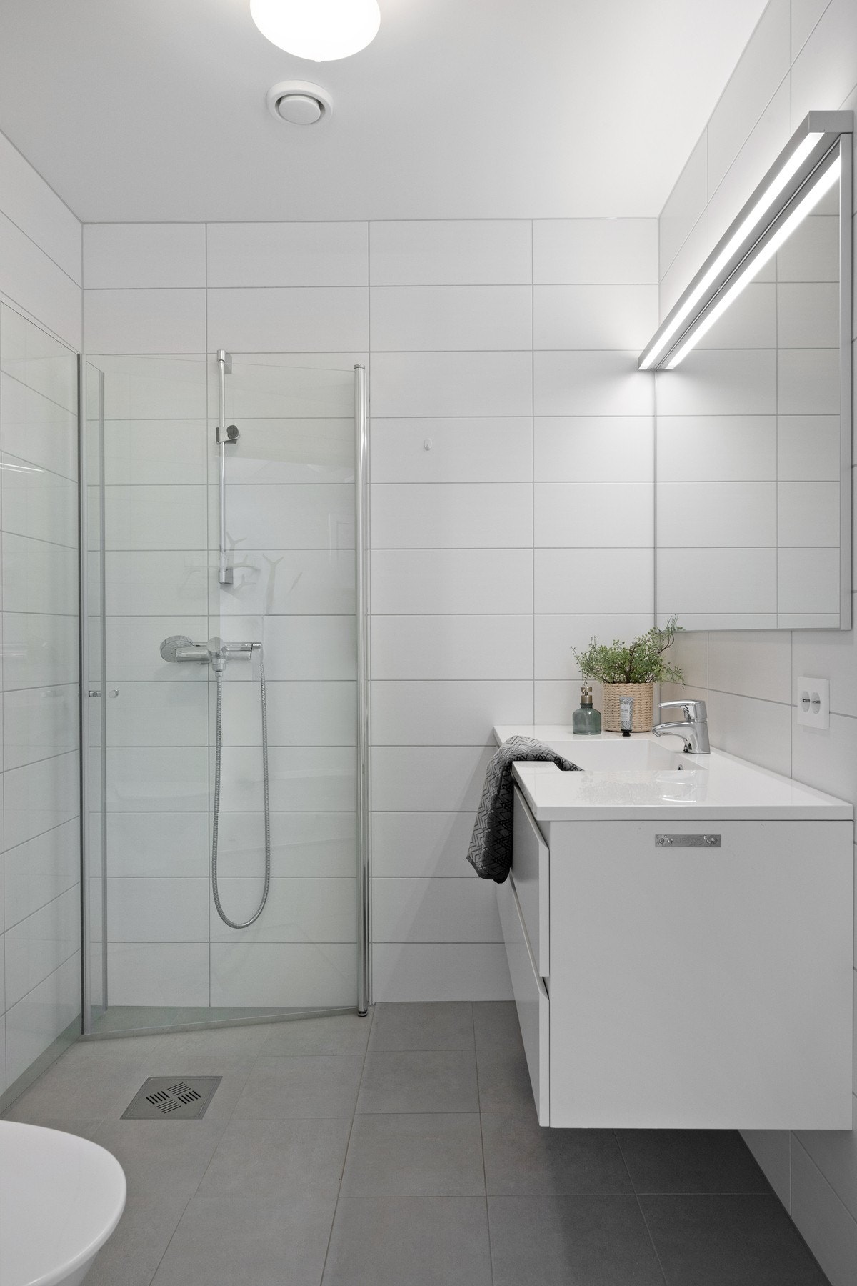 Pent fliselagt bad Galleribilde