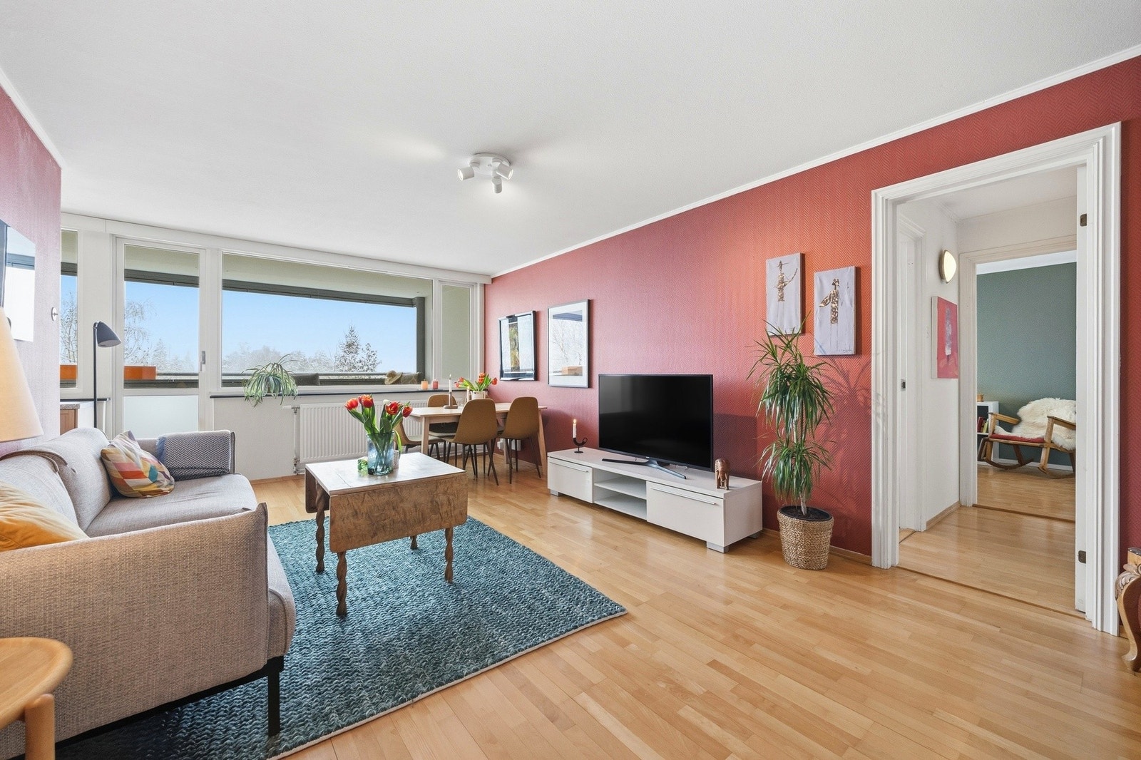 Velkommen til Måneveien 28 Presentert av Eiendomsmegler Edvard Chapsang v/EIE eiendomsmegling Galleribilde