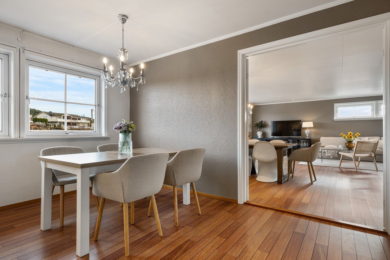 Det er god plass til spisebord på kjøkkenet også. Galleribilde