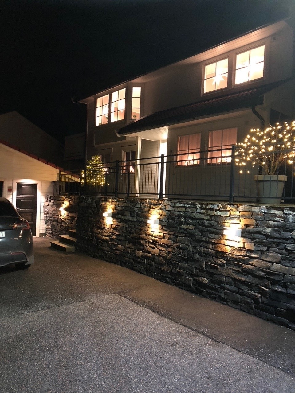 Utebelysning på eiendommen. Galleribilde