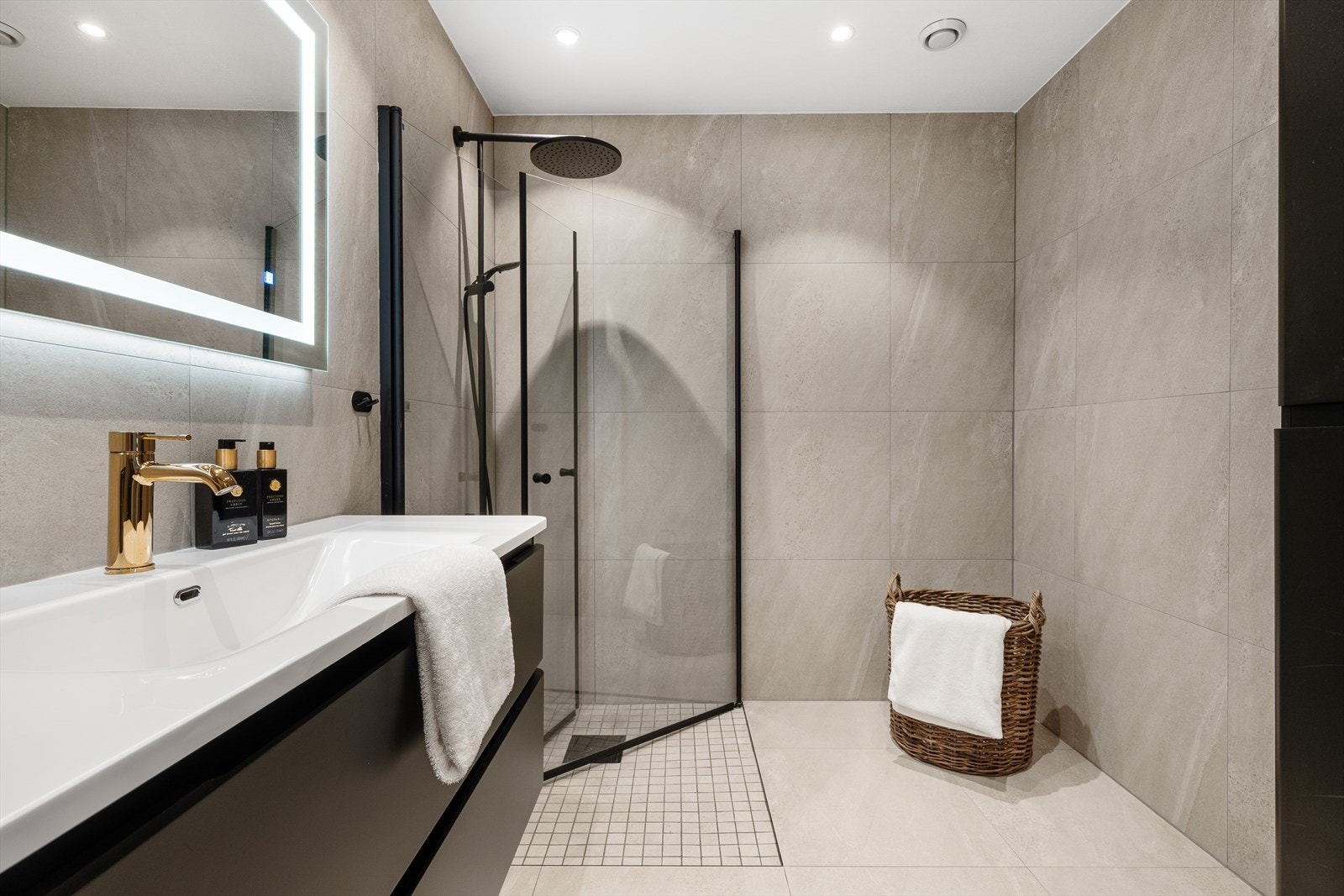 Et romslig og praktisk bad for familien. Galleribilde