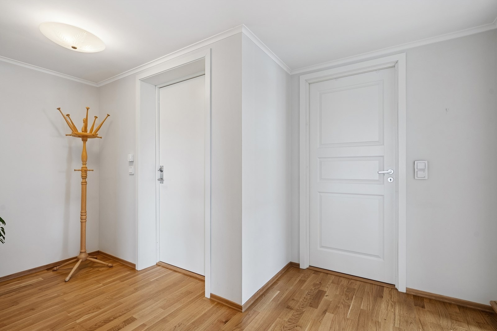 Gangen har god plass til garderobeløsning. Galleribilde