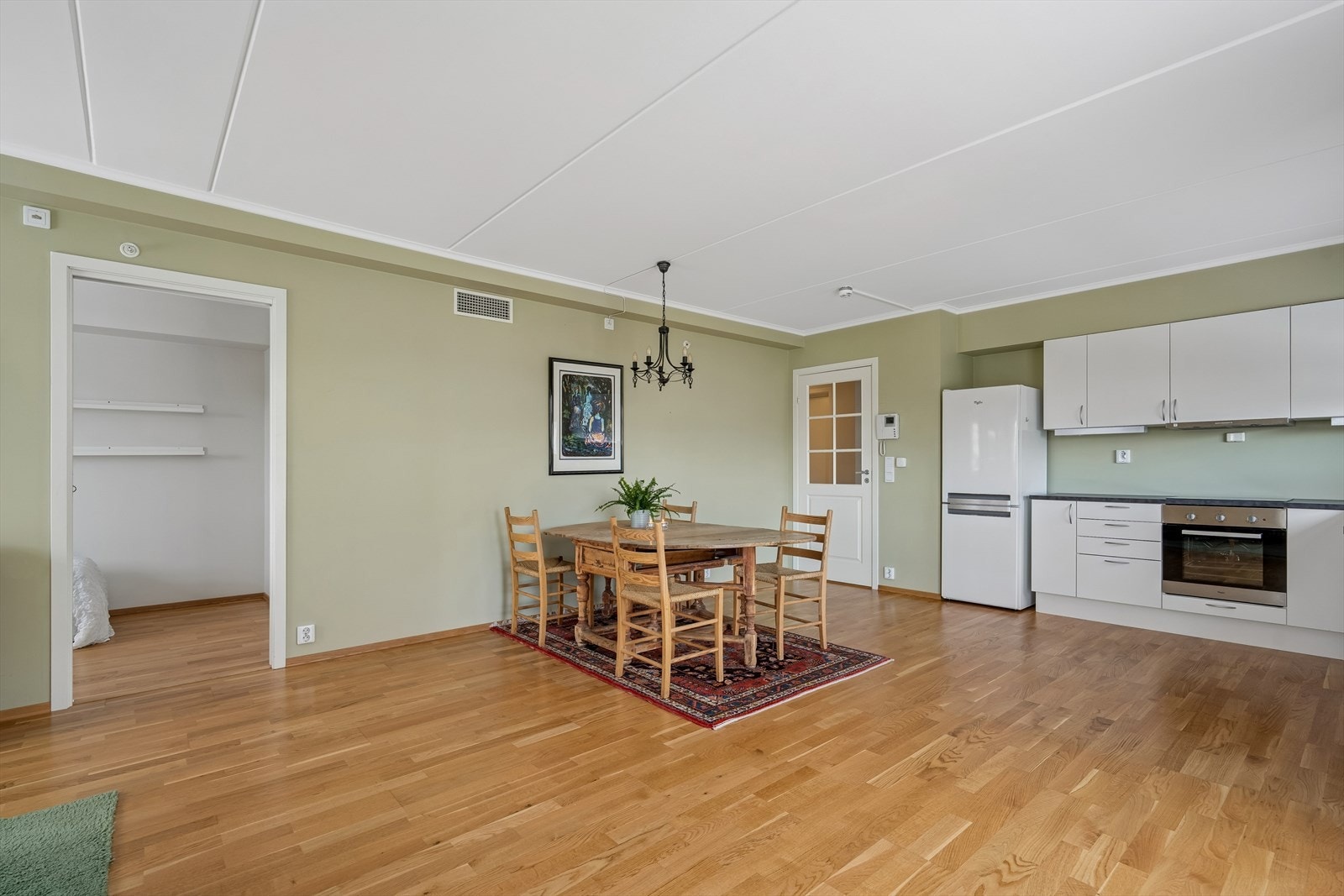 Kjøkken og spisestue. Galleribilde