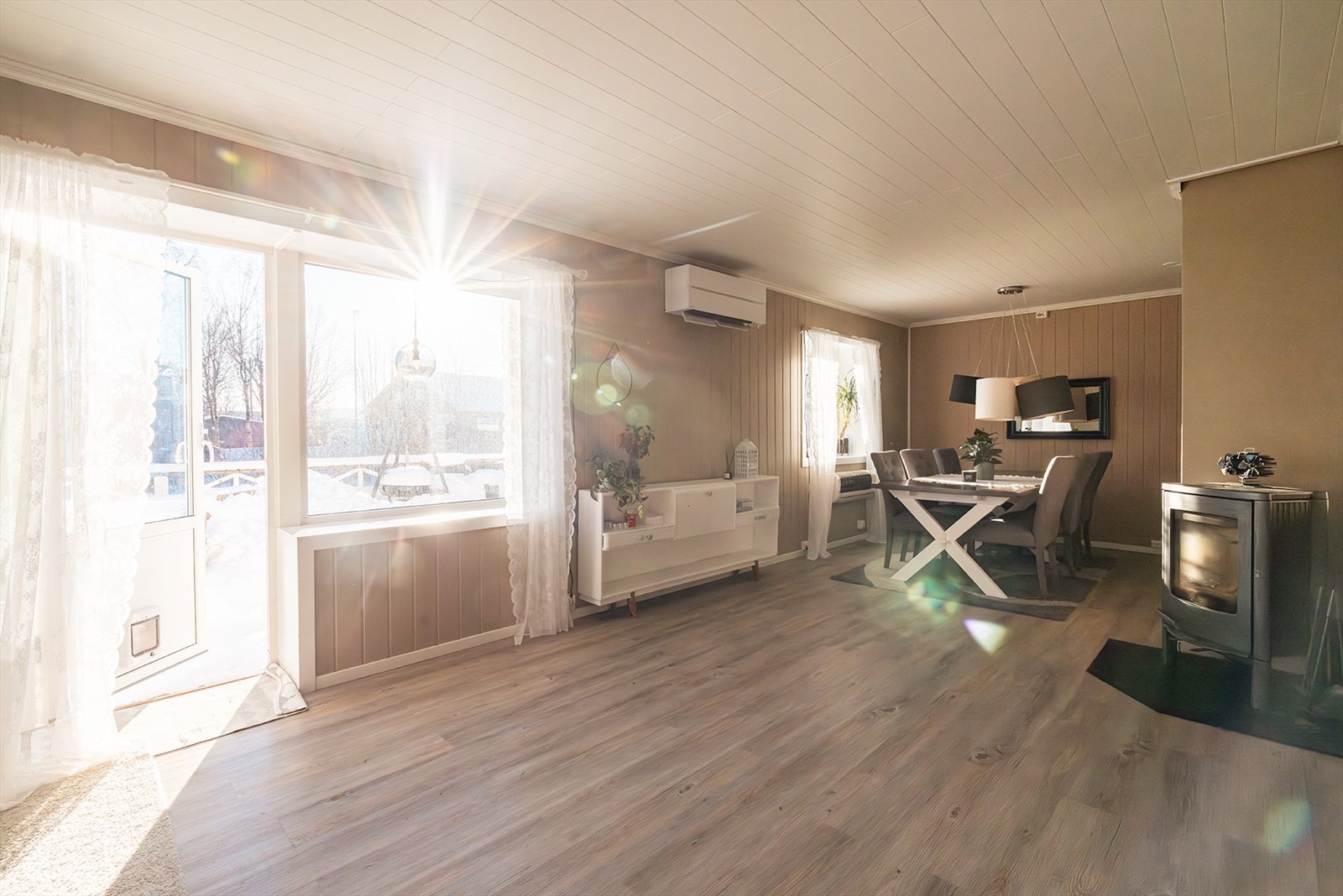 Utgang til stor terrasse mot sør Galleribilde