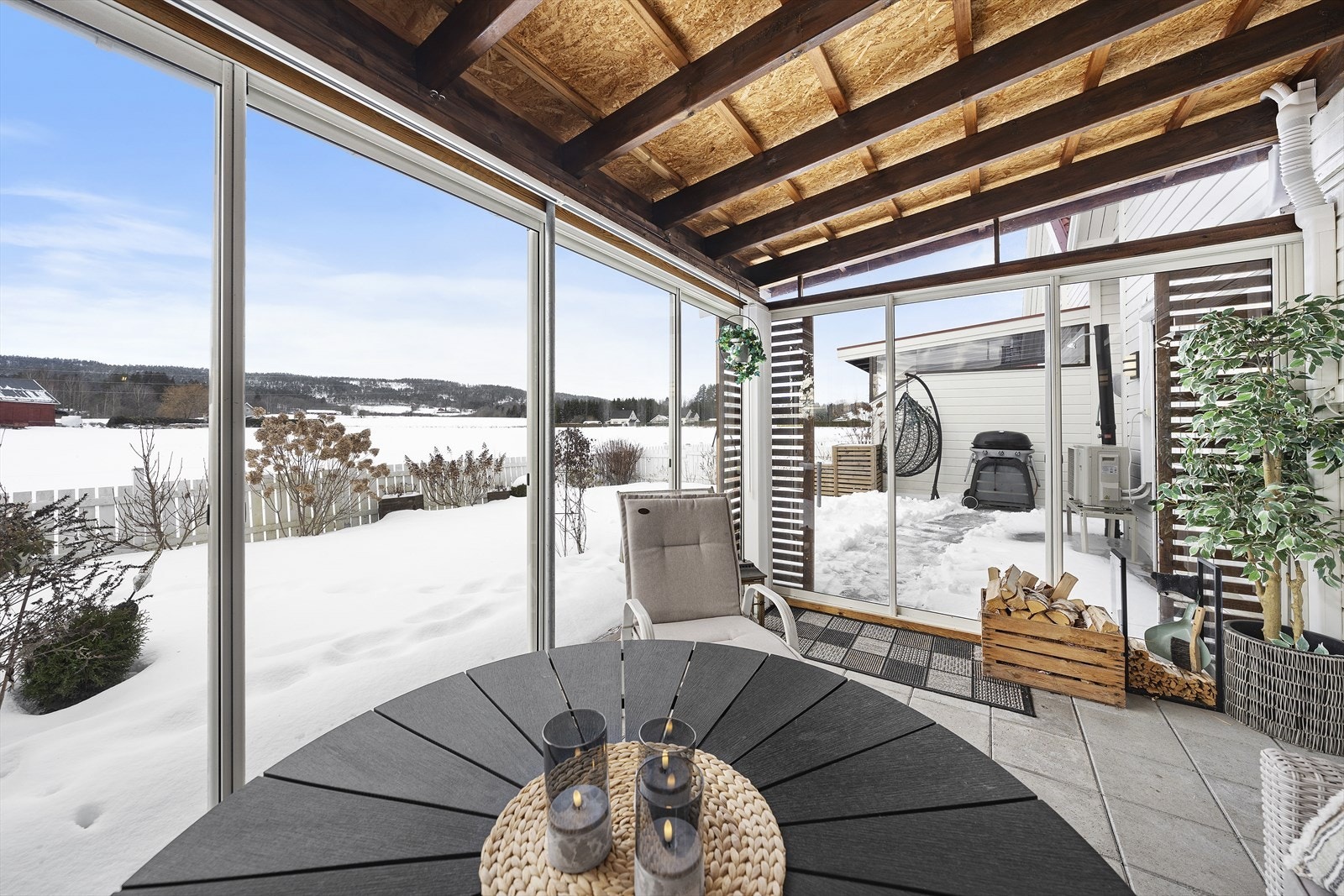 Fra utestuen er det tilgang til terrasse Galleribilde