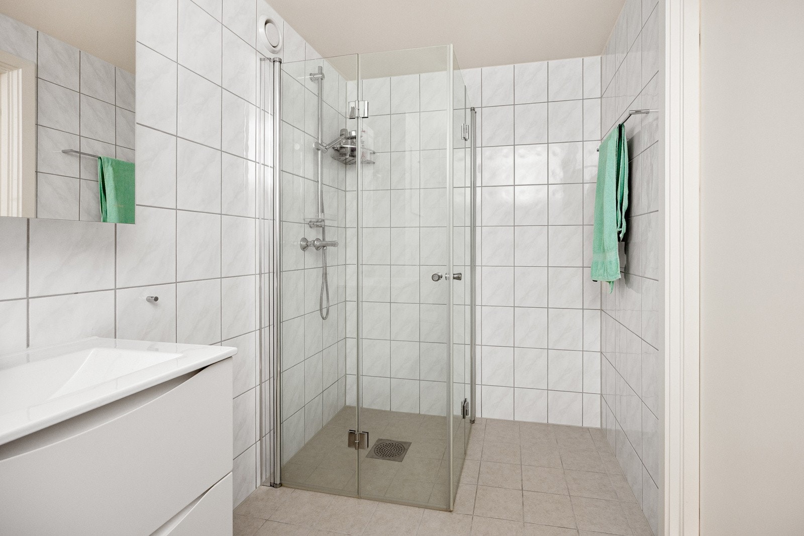 Delikat, moderne baderom fra 2023. Galleribilde