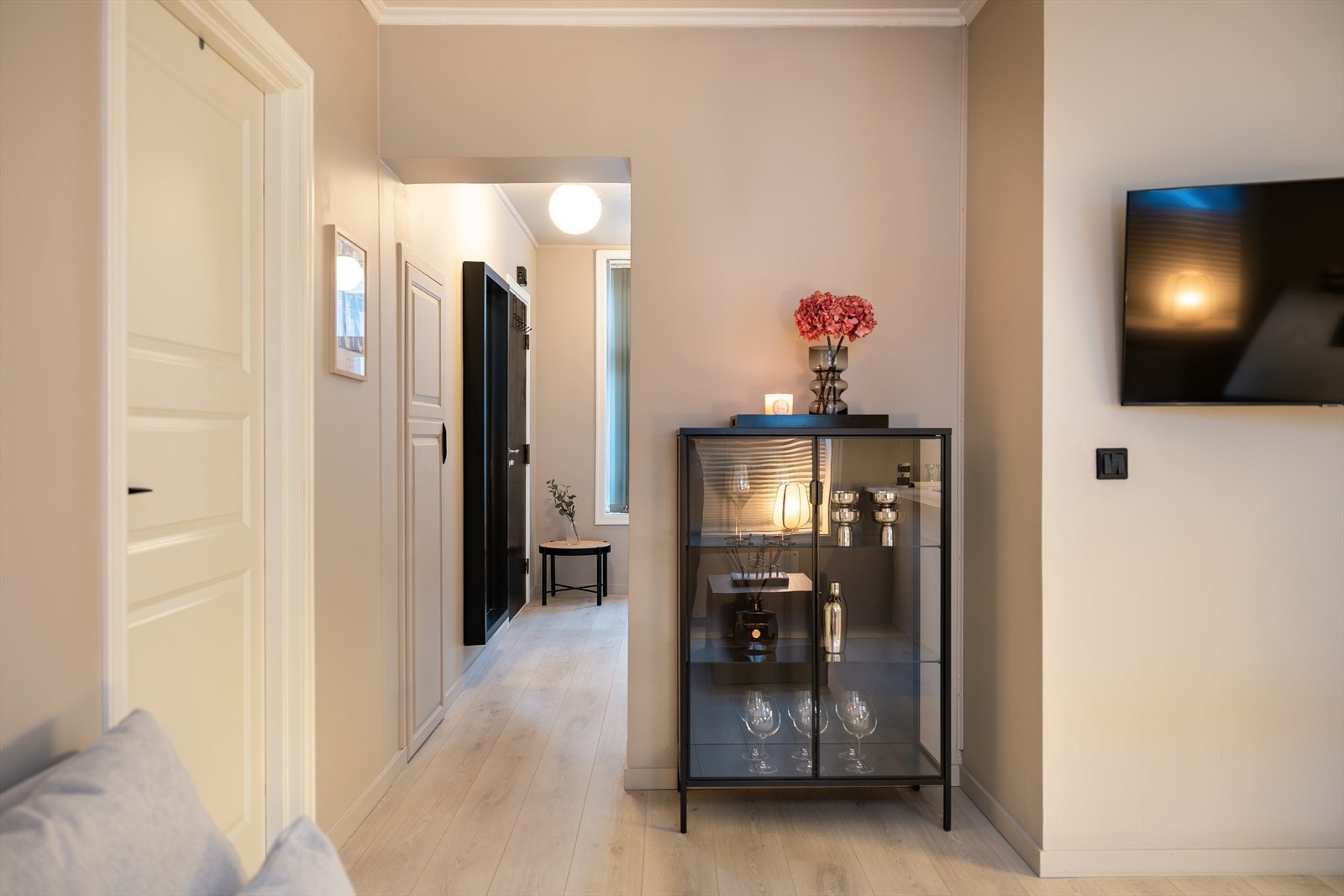 Leiligheten har lave felleskostnader på kr. 2 023,- pr. mnd. som inkluderer TV/Bredbånd, drift av sameiet, vedlikehold, strøm i fellesareal og felles bygningsforsikring. Galleribilde