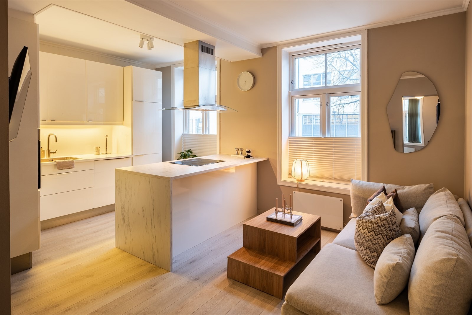 Velkommen til Kirkegata 43A, en lekker og meget innbydende 3-roms selveierleilighet i høy 1. etasje med svært sentral beliggenhet på Møllenberg. Fotograf: Eivind Mølnå. Galleribilde