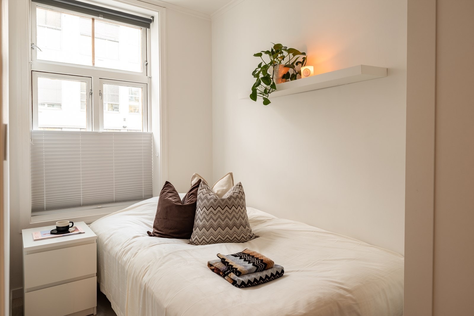 Det andre soverommet måler 7 m² og har plass til seng, garderobeløsning og kontorplass. Galleribilde