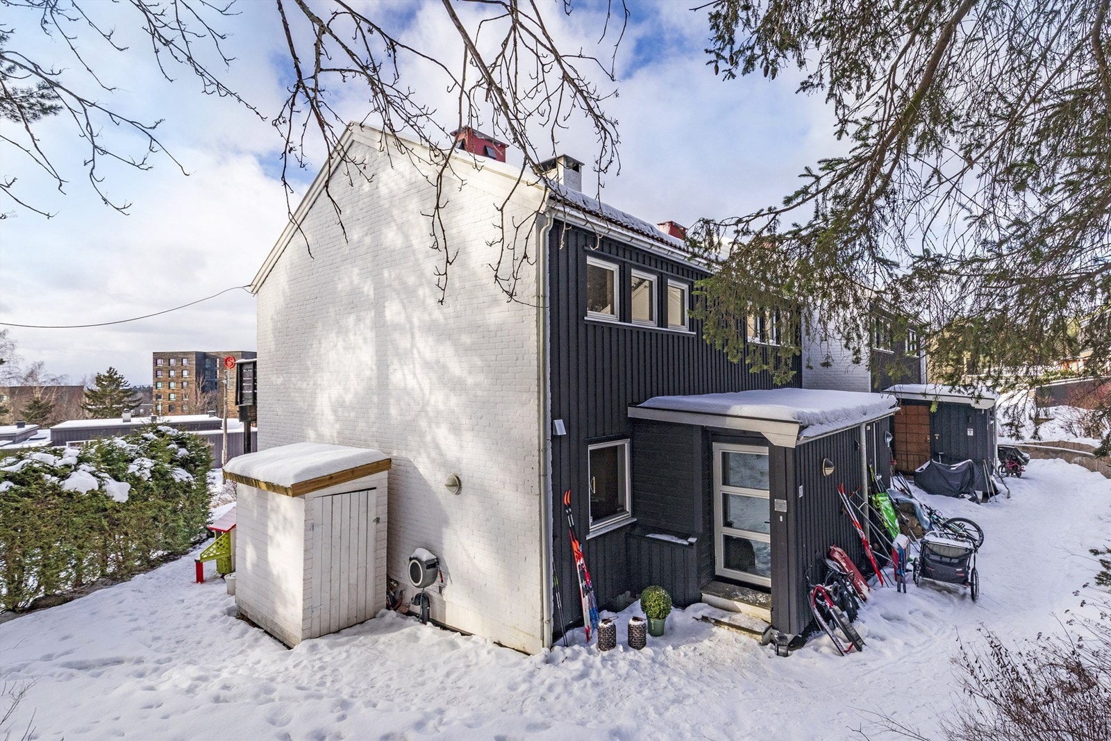 I 2020 ble det også byttet isolasjon og kledning på front- og bakvegg Galleribilde