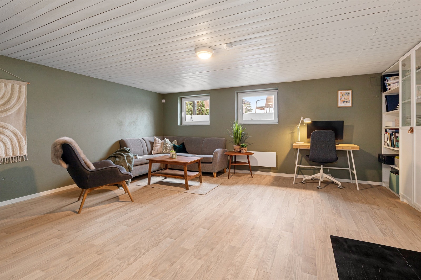 Pene gulv og malte veggflater. Gulvvarme Galleribilde