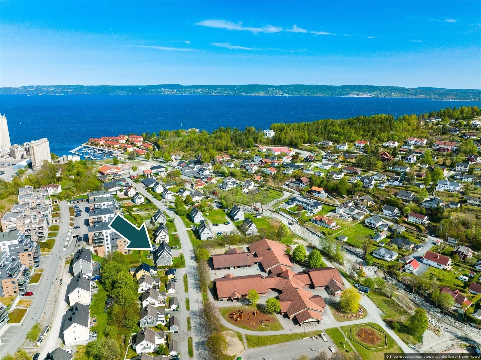 Stemningsfull beliggenhet med nærhet til fjorden og kystlandskapet rundt Slemmestad. Galleribilde