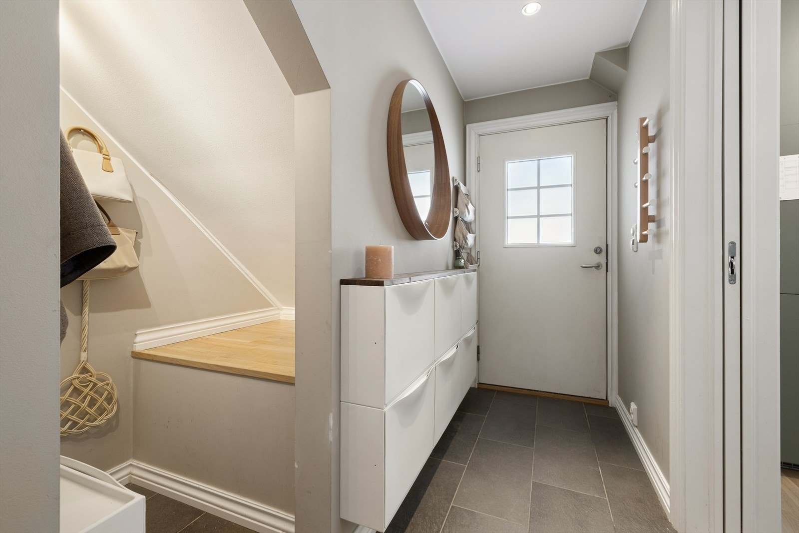 En praktisk og organisert inngang som setter tonen for resten av hjemmet. Galleribilde