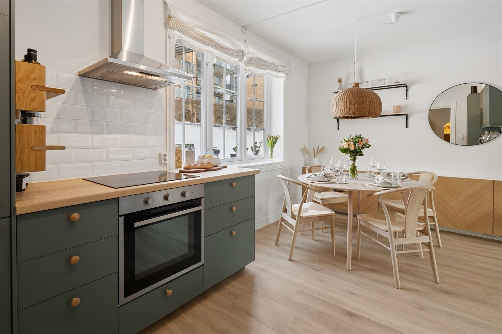 Plass til langbord - perfekt for lange måltider og gode samtaler. Galleribilde