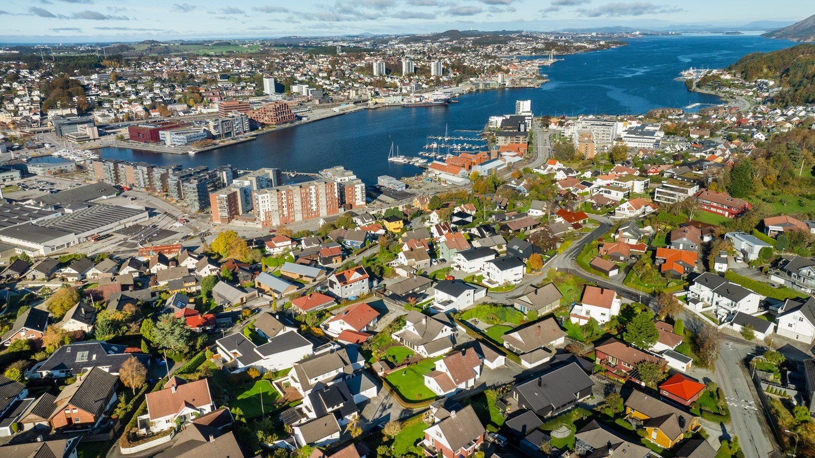 Boligen ligger kun 5 minutters kjøretur unna liv og røre i sentrumskjernen i Sandnes. Galleribilde