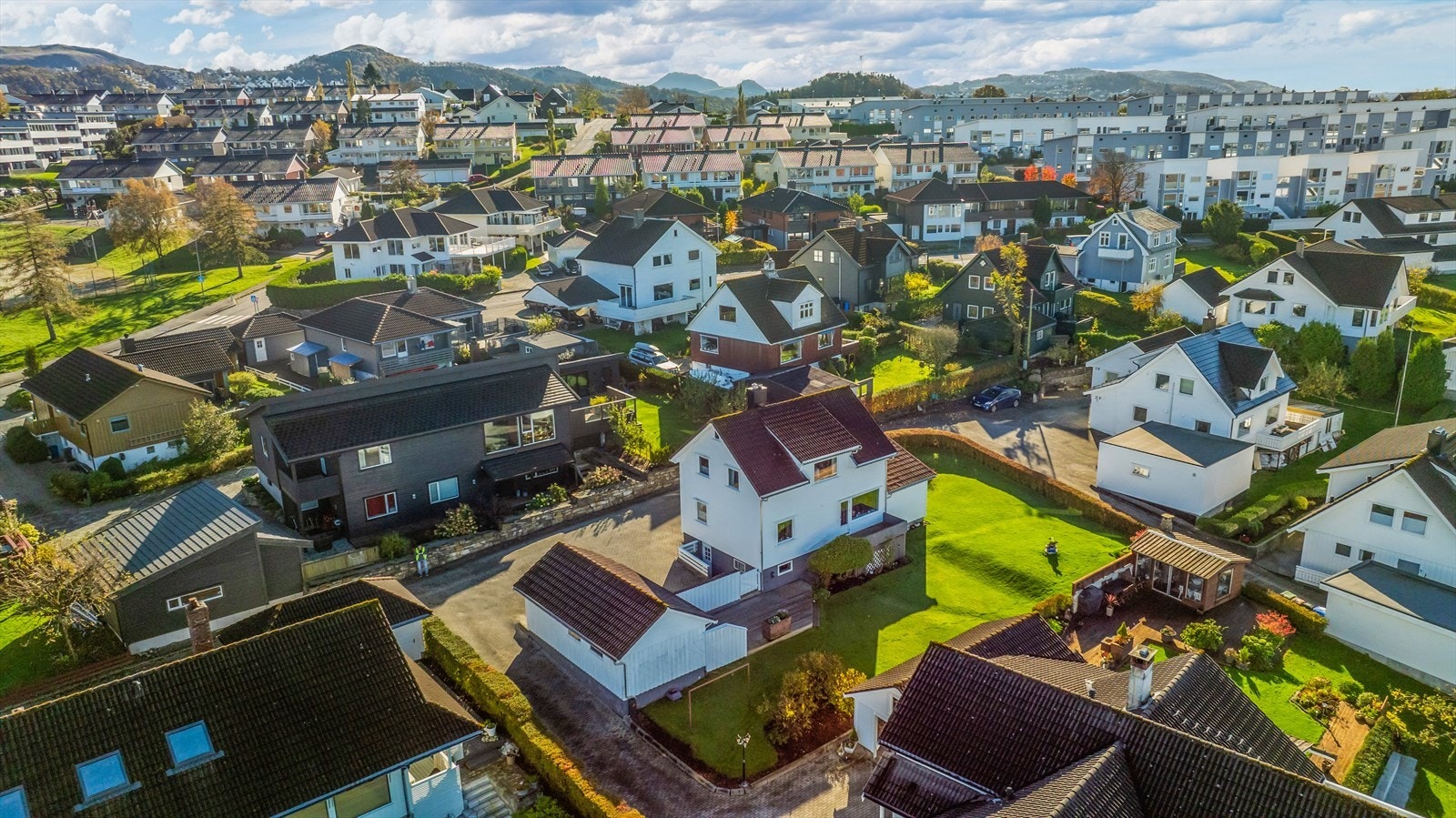 Maxi Sandnes og AMFI Vågen ligger kun 15 minutters gange unna boligen. Galleribilde