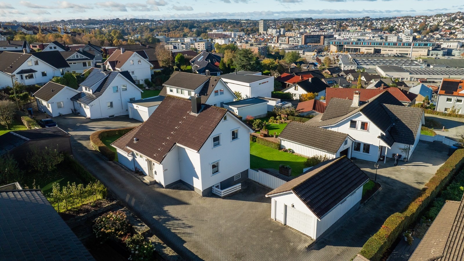 Velkommen til Høgevollsveien 21D - presentert av eiendomsmegler Meriton Gashi Galleribilde