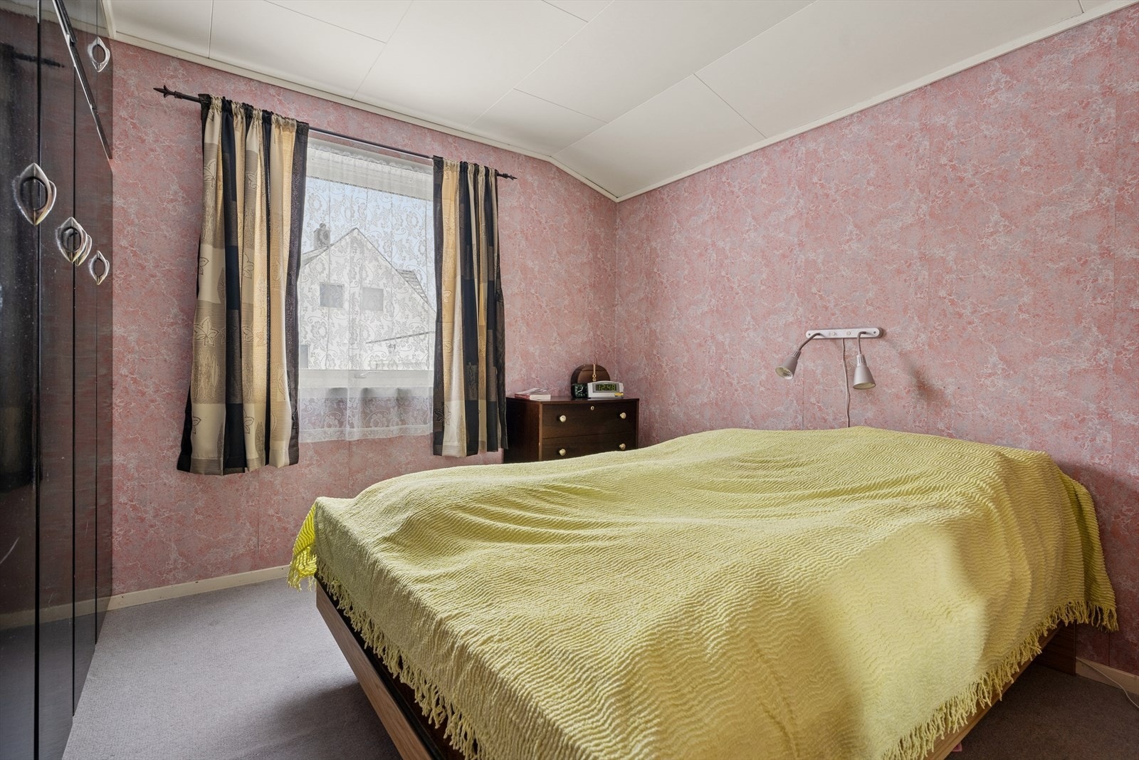 Begge soverommene har god plass til dobbeltseng og tilhørende møblement. Galleribilde