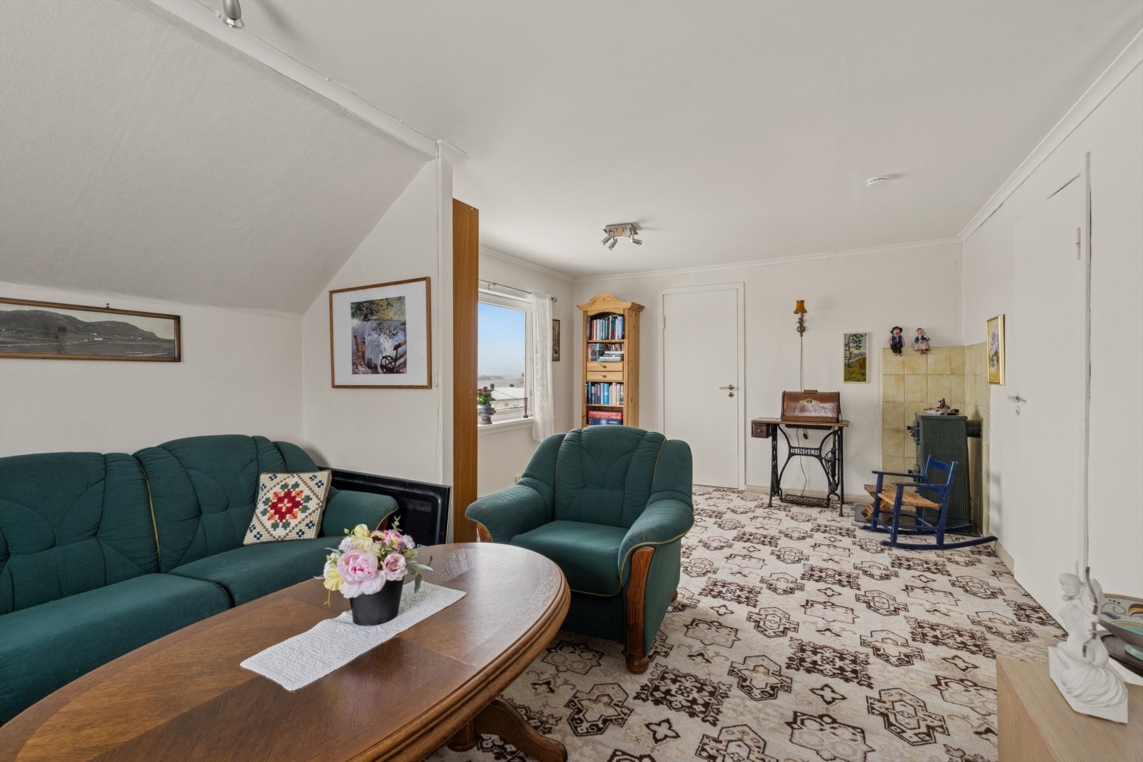 2. etasje inneholder stue, kjøkken, bad og soverom. Galleribilde