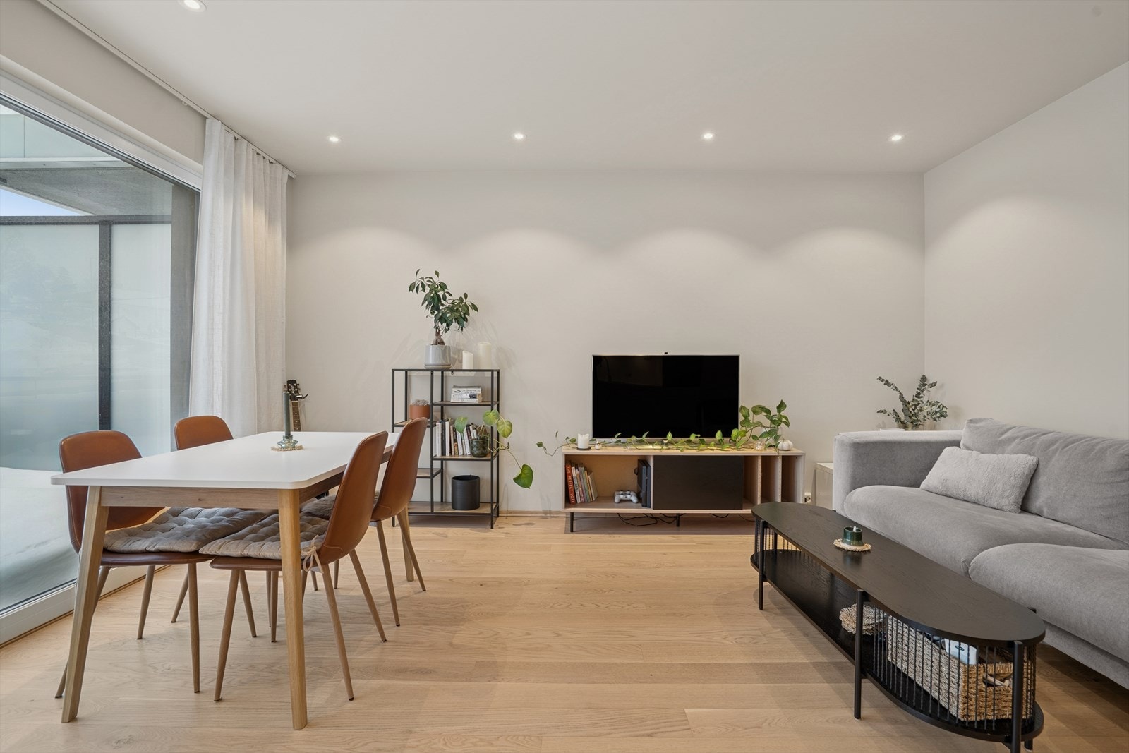 Spotter i tak. God takhøyde Galleribilde