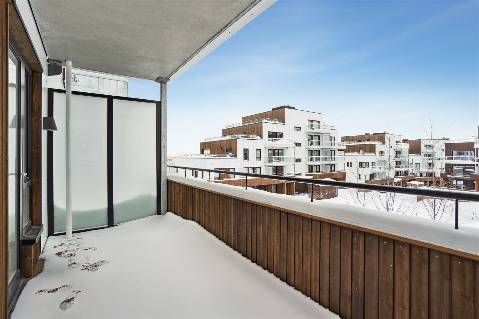 Balkong mot nord, med utgang fra soverom. Galleribilde