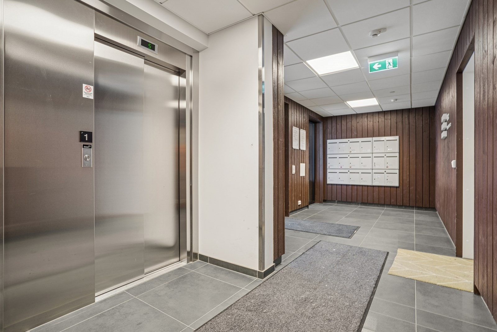 Felles inngangsparti i blokken. Galleribilde