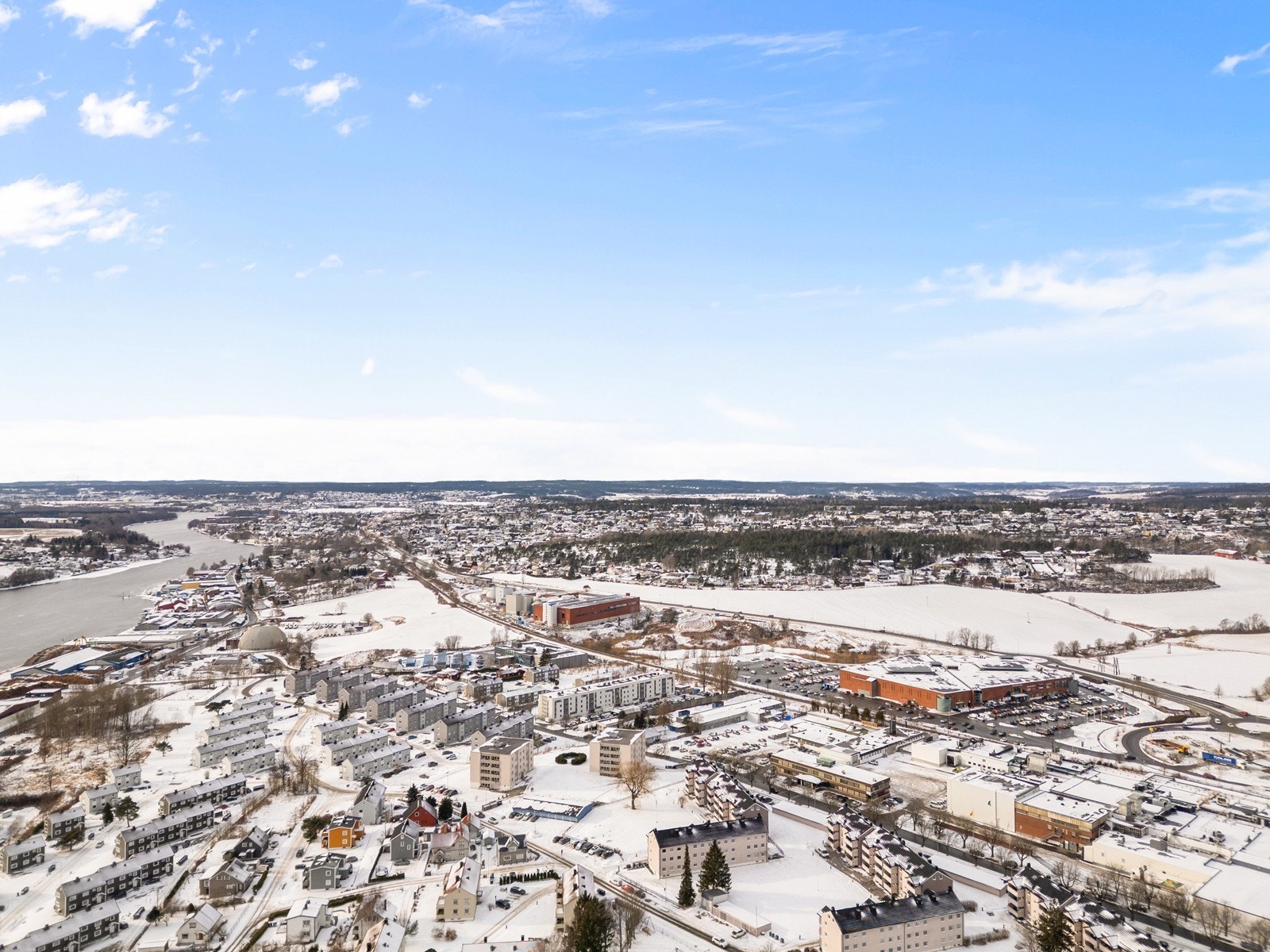 Fra leiligheten er det kort vei til naturen og fine turområder. Galleribilde