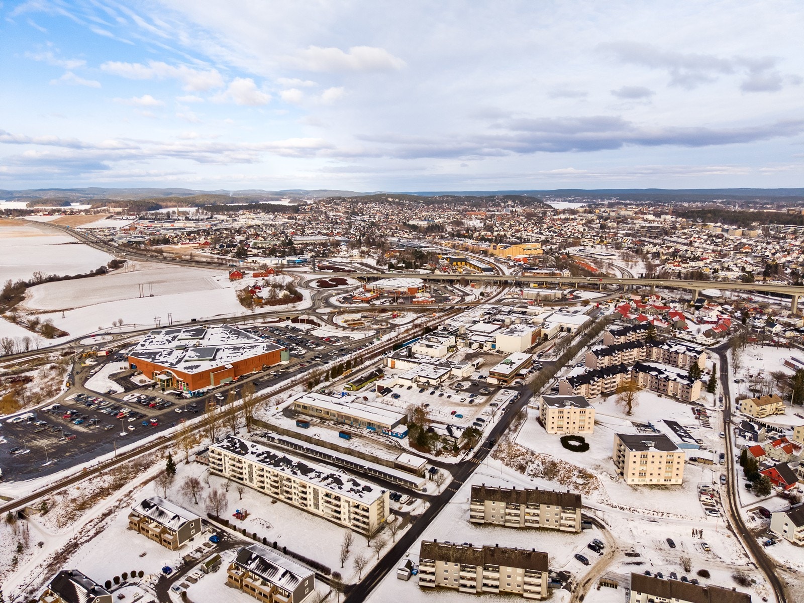 Kort avstand til servicetilbud som Coop Extra, Rema 1000 og AMFI Borg. Galleribilde