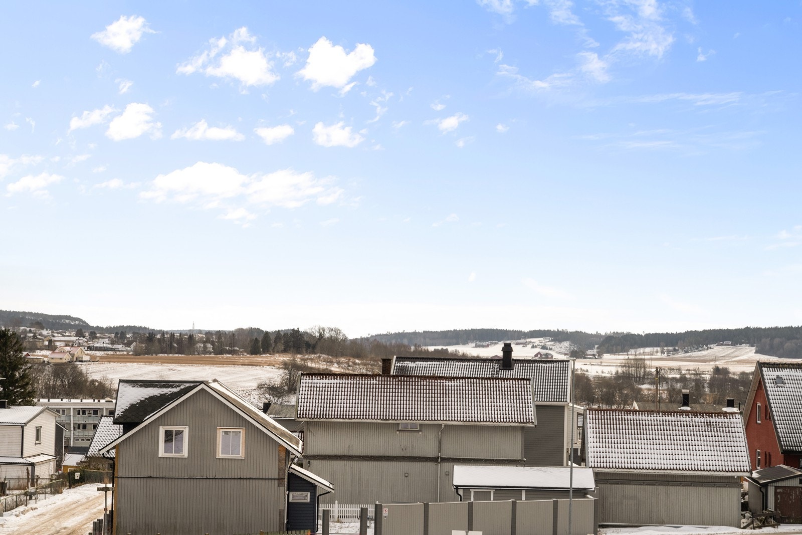 Nærområdet er veletablert og består hovedsakelig av leilighetsbebyggelse. Galleribilde
