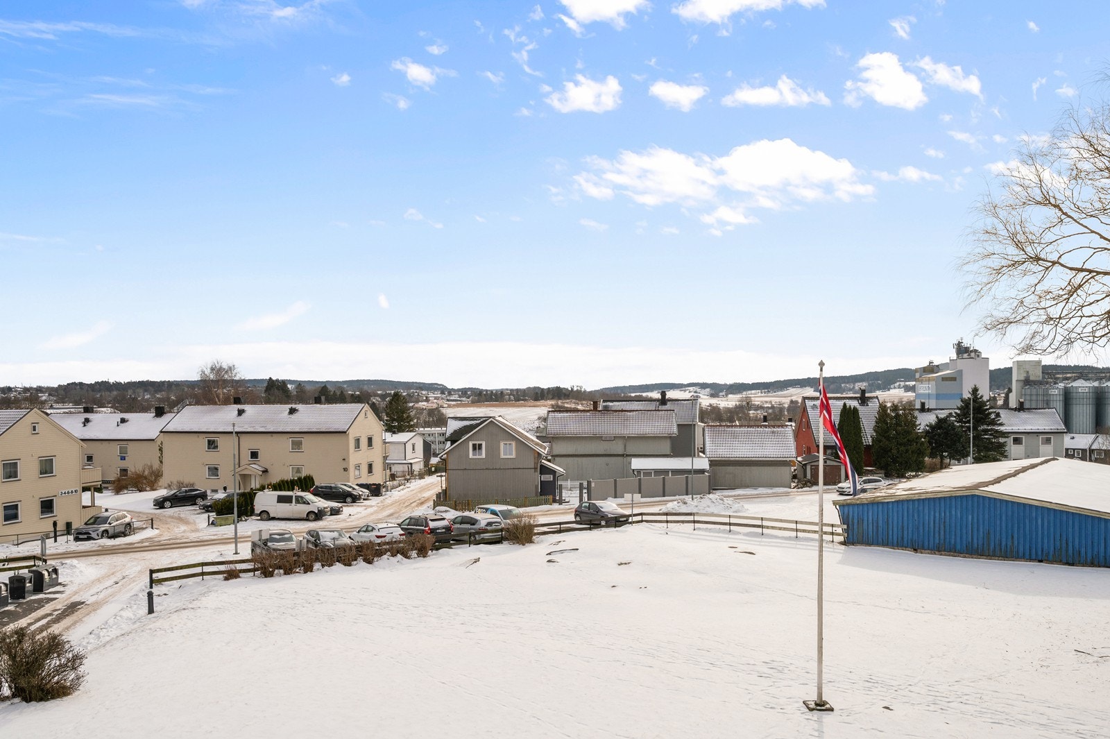 Området er rolig og har en lav støyprofil, vurdert som svært trygt. Galleribilde