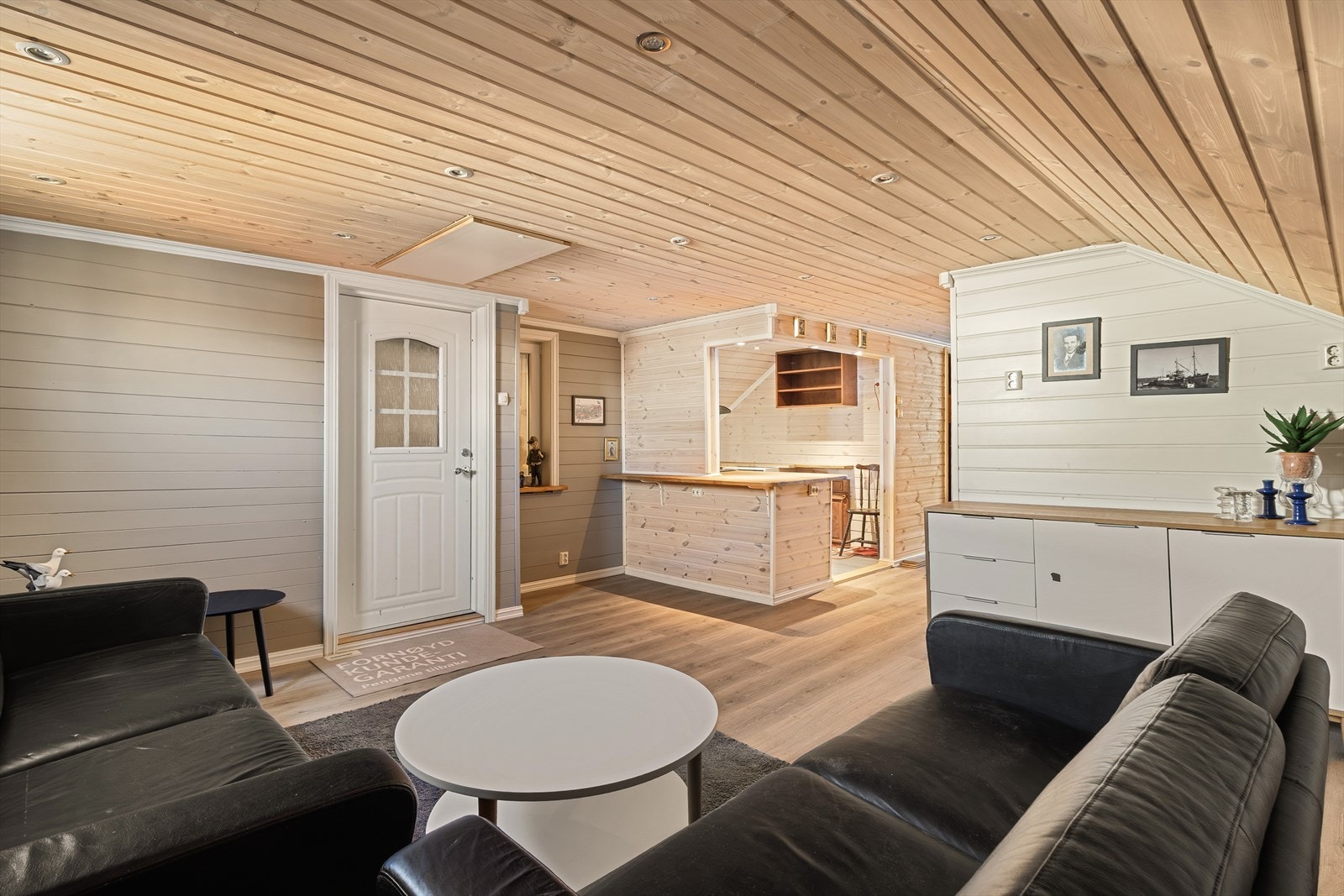 Naustet har en normal standard ut fra byggeskikk og tekniske krav som gjaldt ved oppføringstidspunktet. Galleribilde