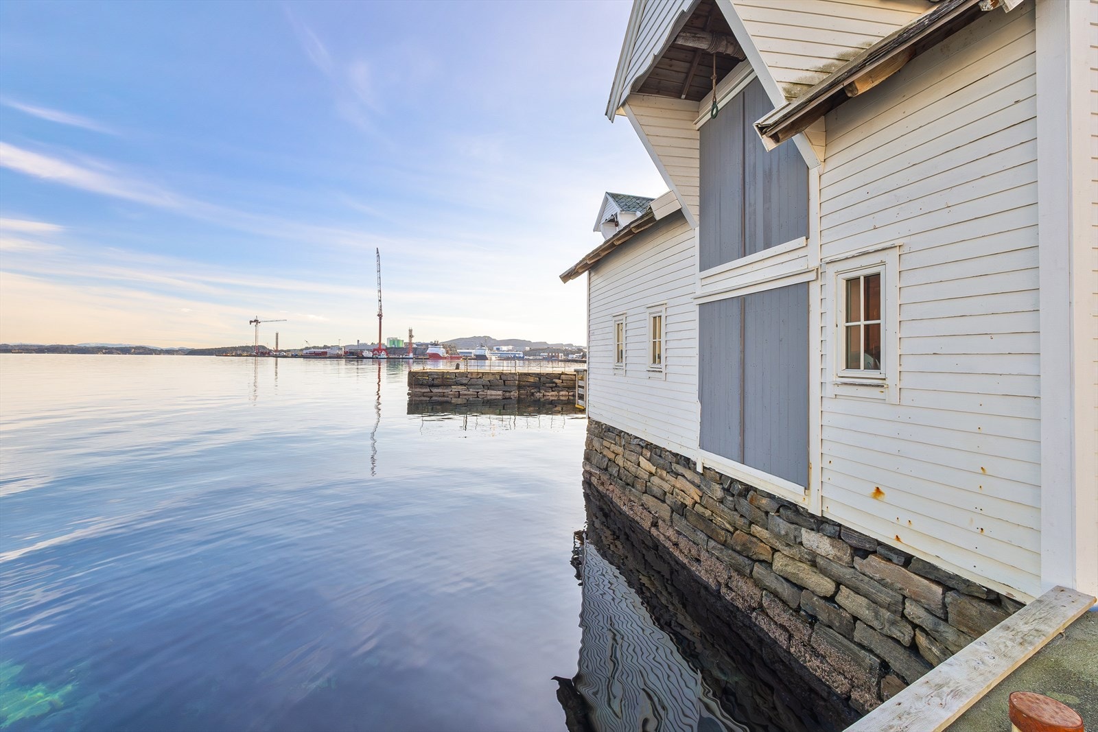 Umiddelbar nærhet til sjø, fiske og bademuligheter. Galleribilde