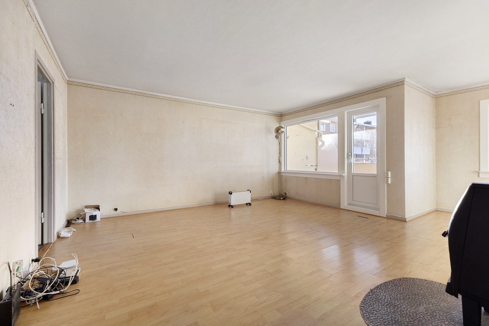 Leiligheten inneholder gang, toalettrom, bad/vaskerom, 2 soverom, stue og kjøkken. Galleribilde