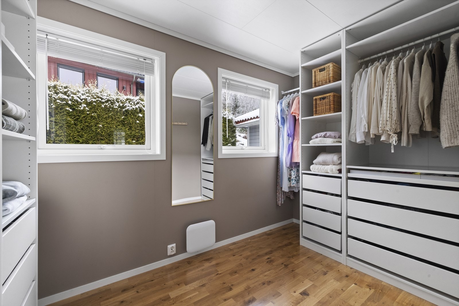 Soverom 2 - brukt som garderoberom Galleribilde