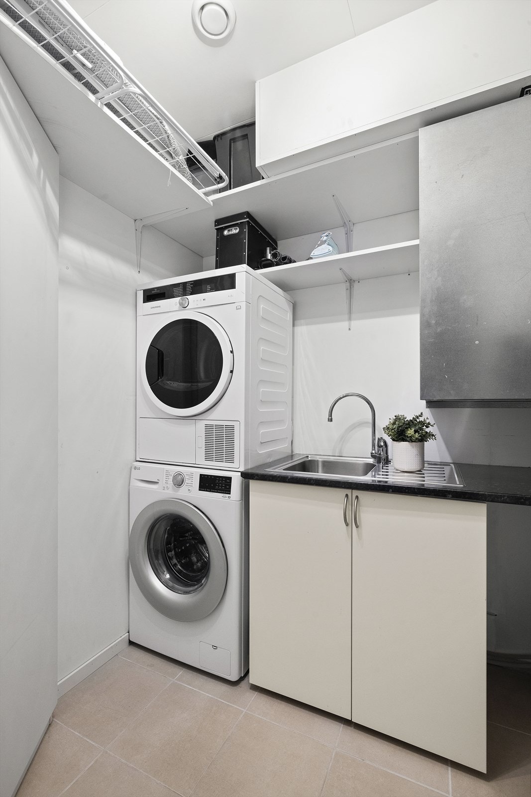 Vaskerom / tekninsk rom - motor til balansert ventilasjon byttet i 2026 Galleribilde