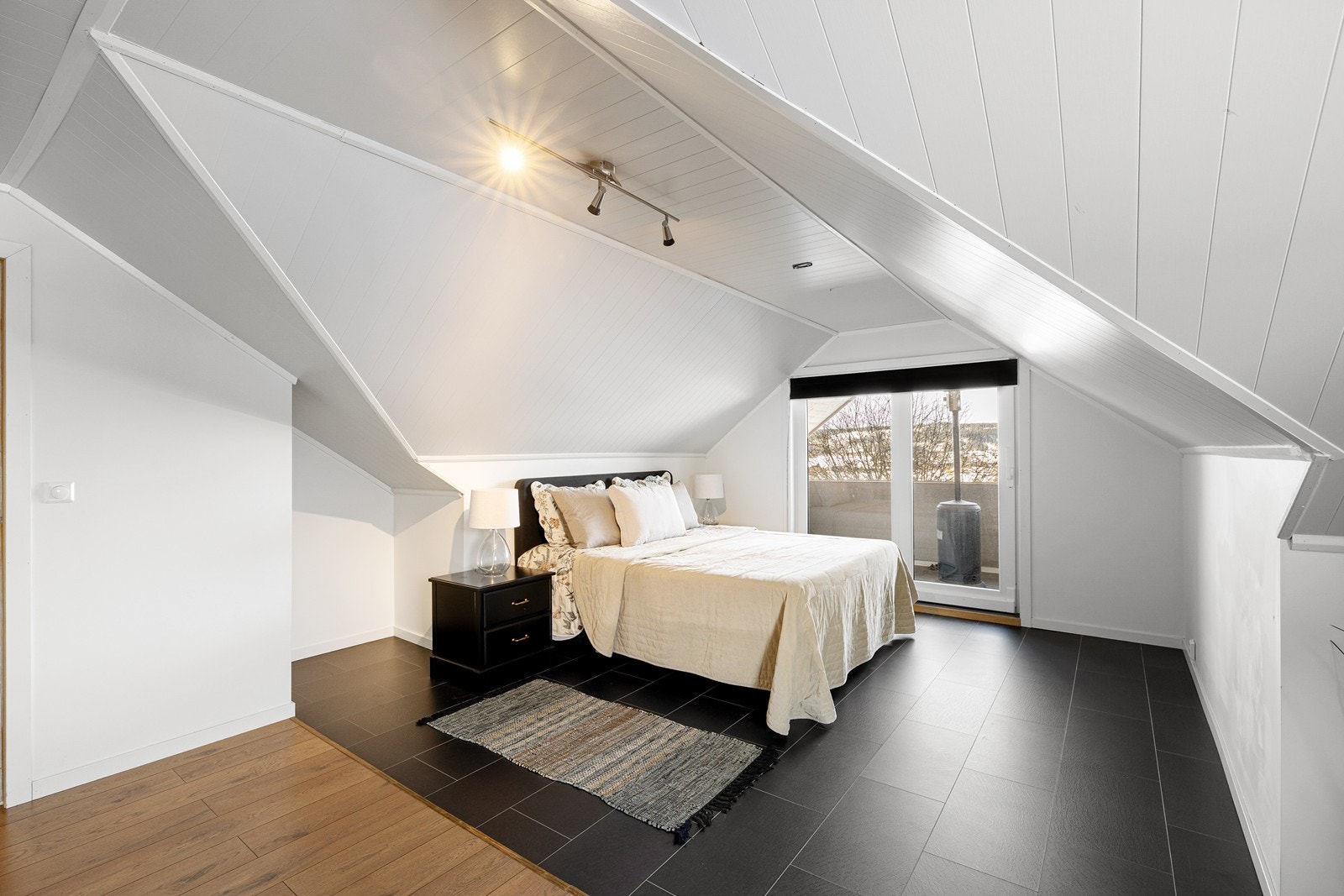 Hovedsoverommet har i tillegg utgang til en privat balkong på ca. 7 kvm Galleribilde