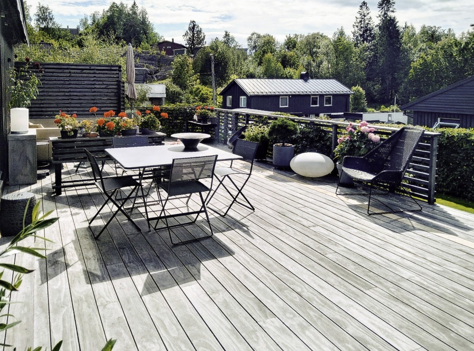 Terrassen er svært solrik Galleribilde