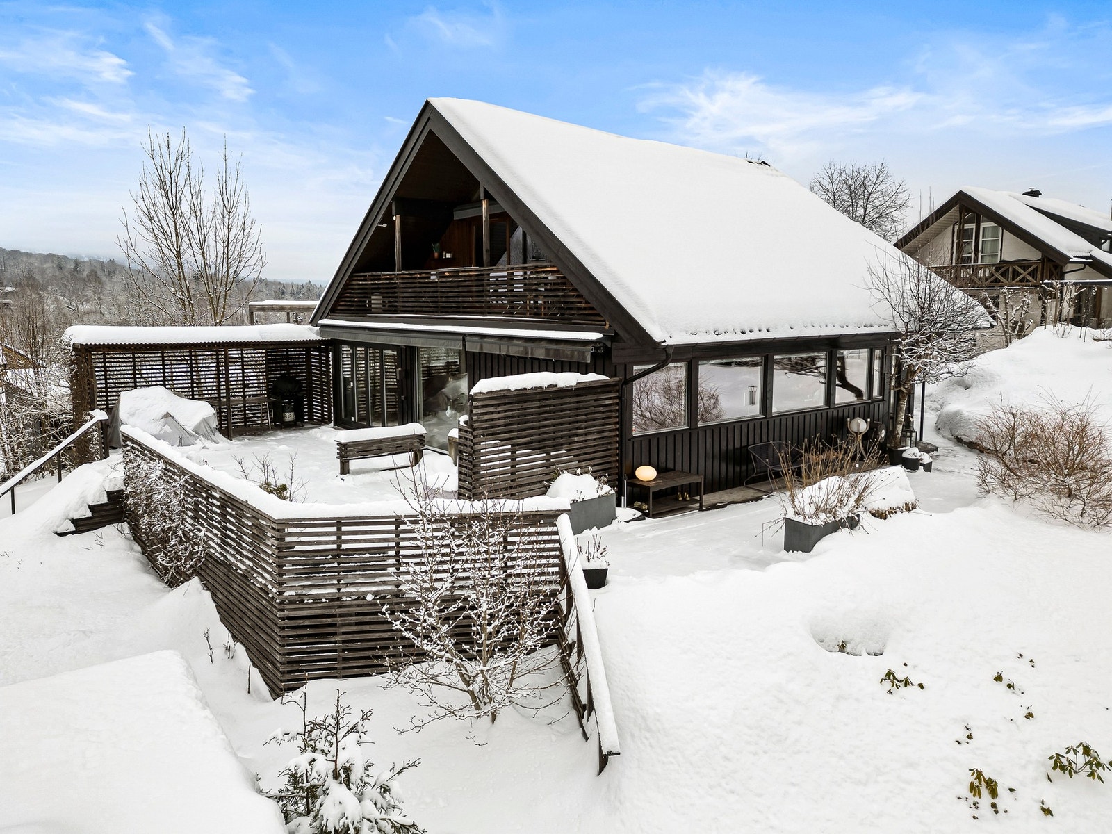 Eiendommen ligger barnevennlig til i enden av rolig blindvei Galleribilde