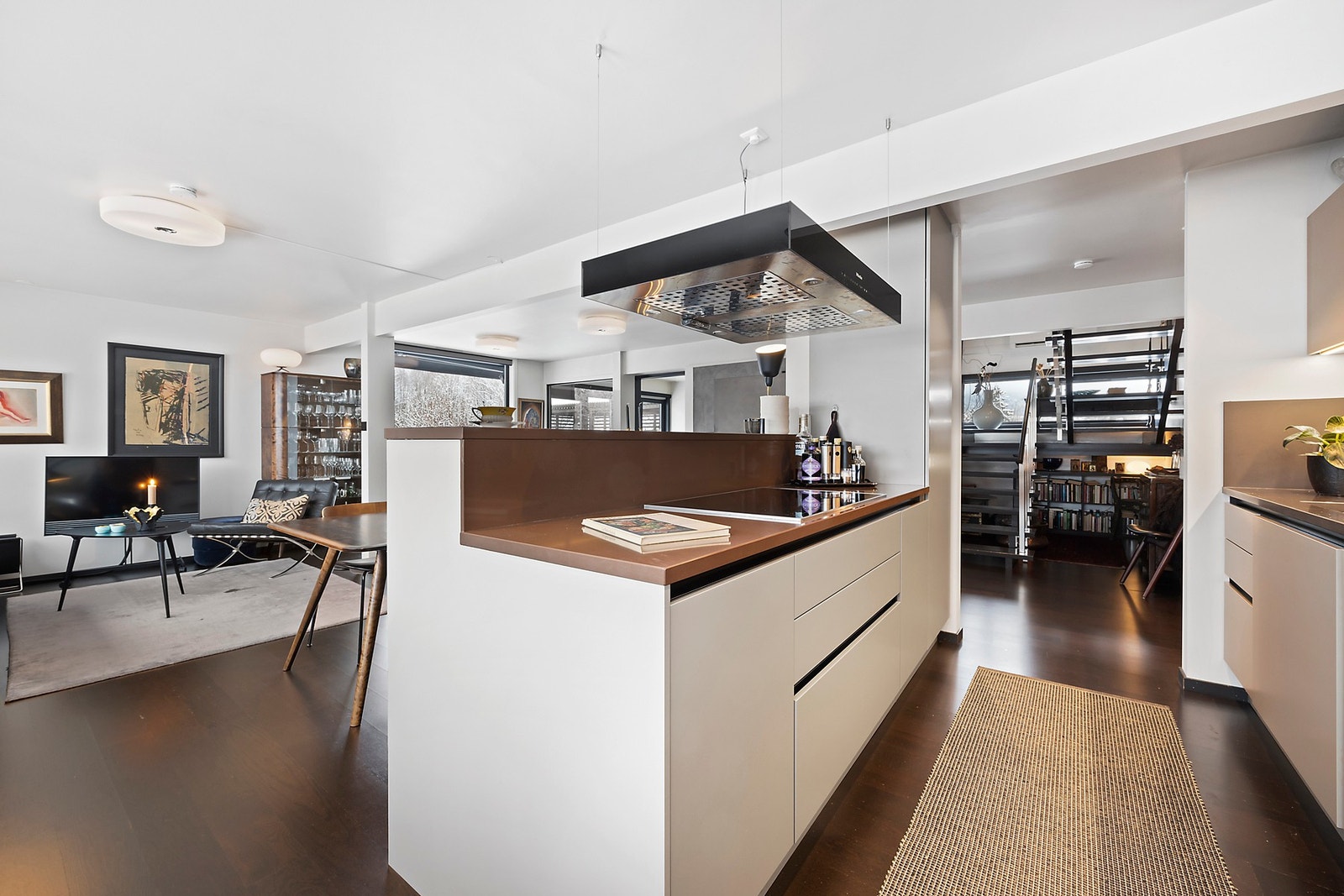 Lekkert HTH kjøkken med hvitevarer fra Miele Galleribilde