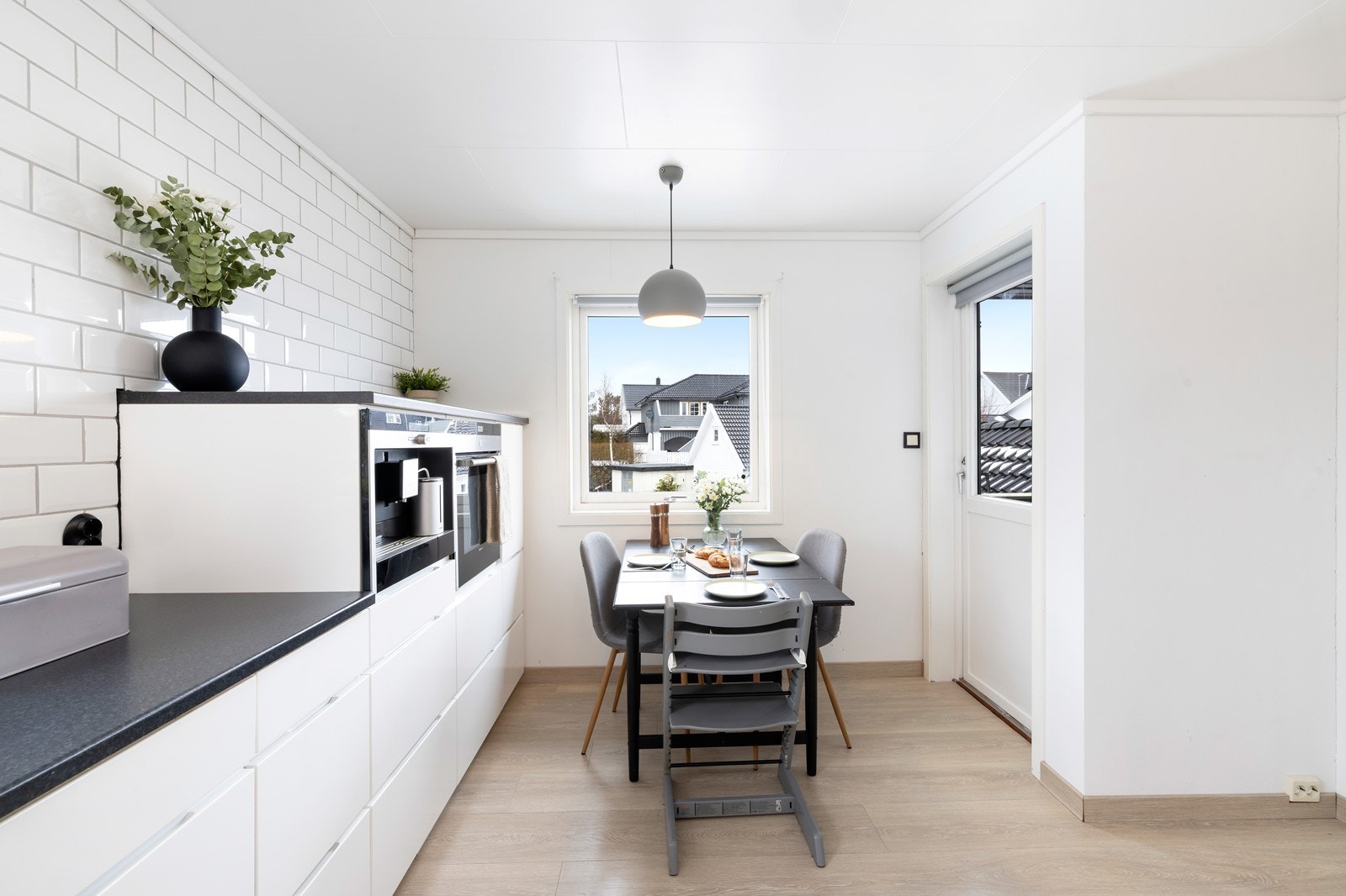 Plass til spisebord på kjøkken Galleribilde