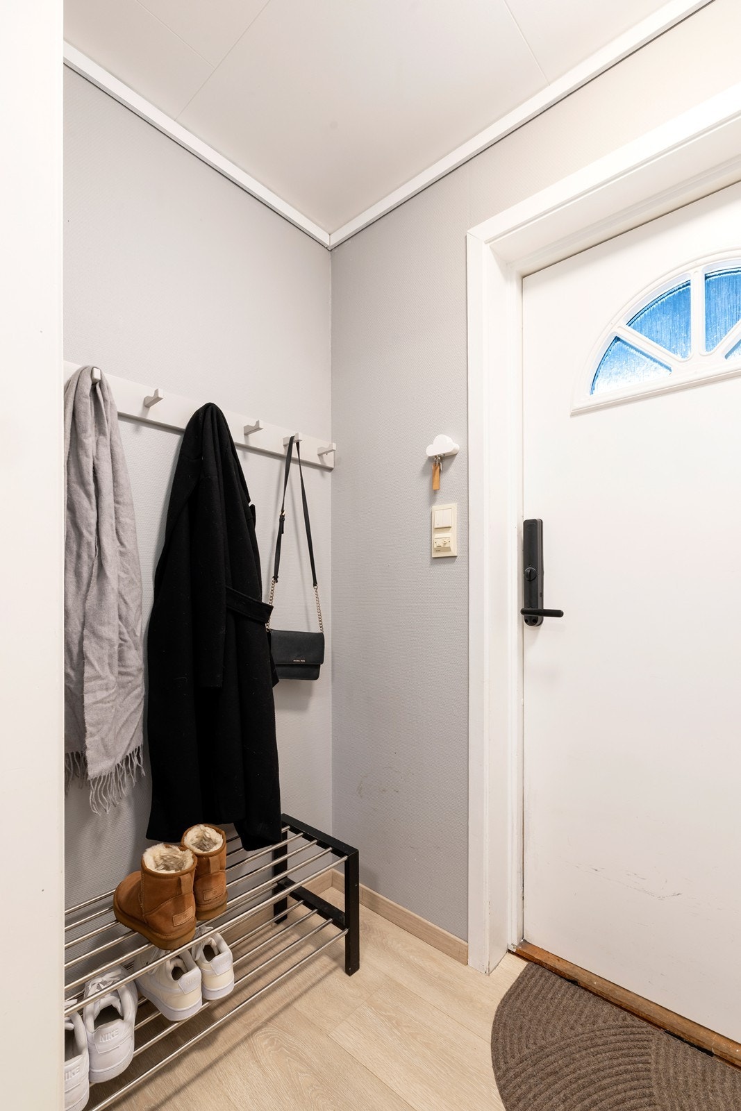 Entré med oppbevaringsmuligheter Galleribilde