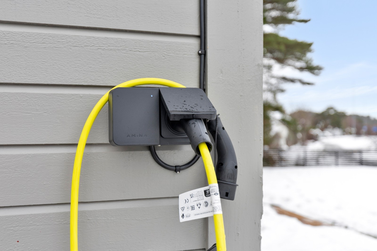 Tilhørende stikk til lading Galleribilde